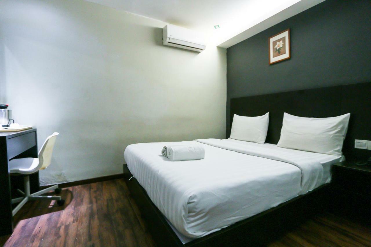 Hotel 99 Bandar Кланг Экстерьер фото